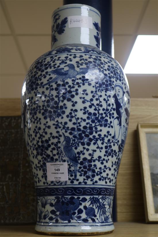 A large Chinese blue and white vase, H.44cm